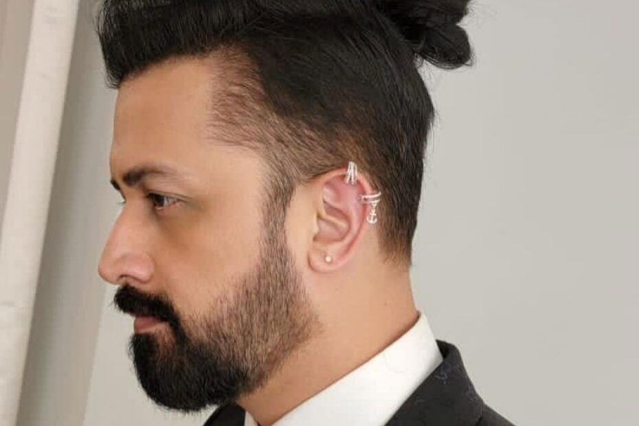 Atif Aslam Suits Up For Hum Awards 2022, Styles His Look With Man Bun &  Stack Of Ear Cuffs